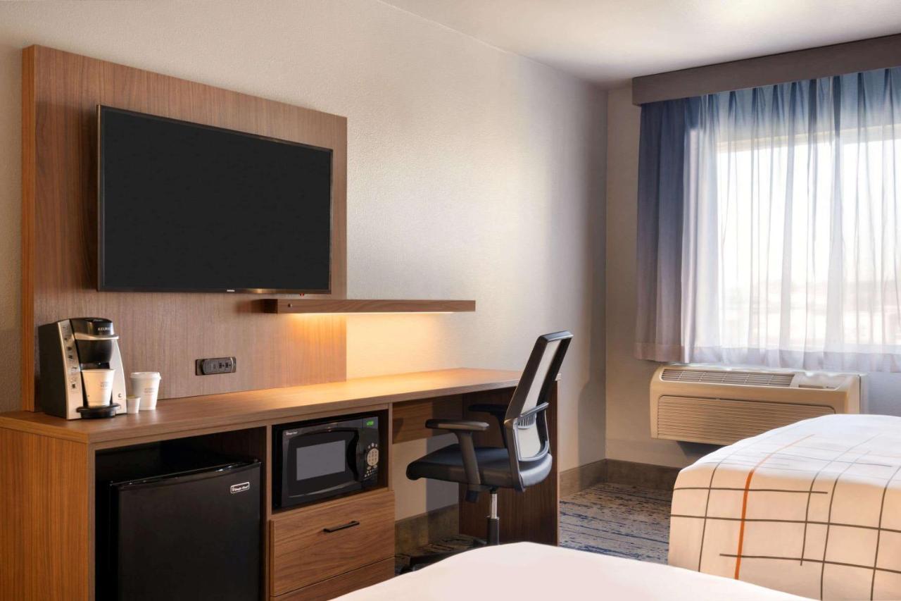 La Quinta Inn & Suites By Wyndham Springfield Esterno foto