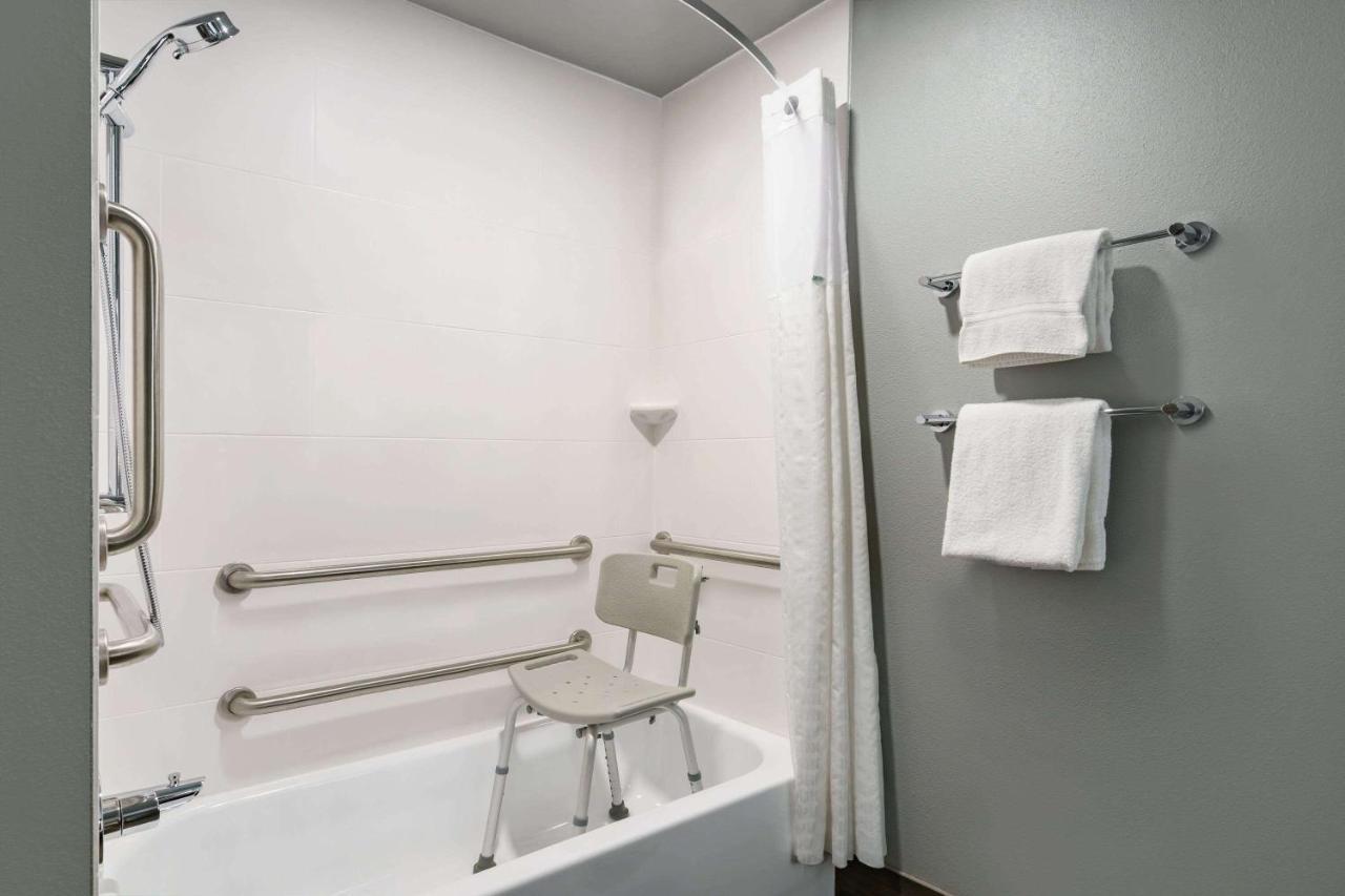 La Quinta Inn & Suites By Wyndham Springfield Esterno foto