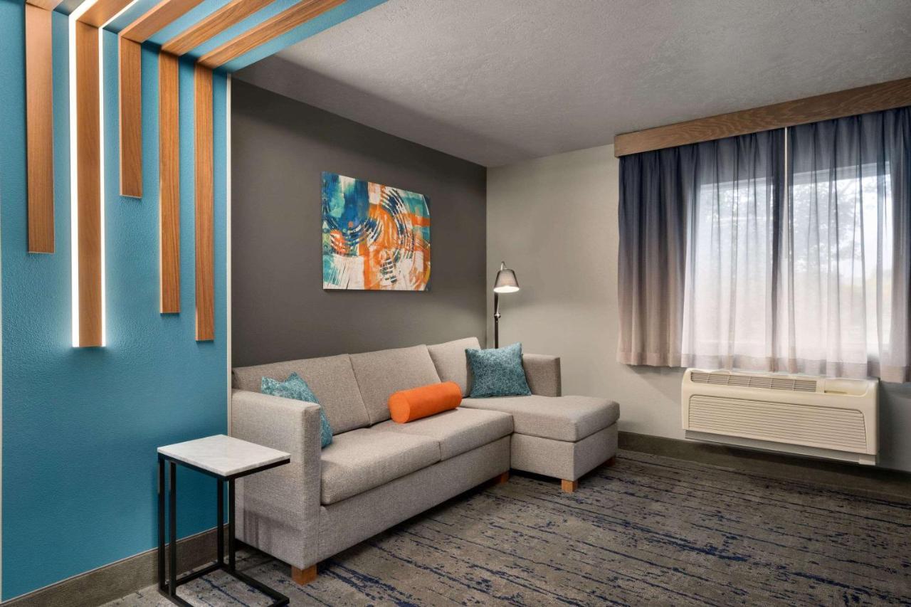 La Quinta Inn & Suites By Wyndham Springfield Esterno foto